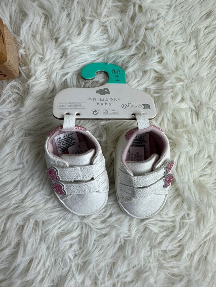 Paire de chaussures bébé primark taille 0-3 mois - photo numéro 3