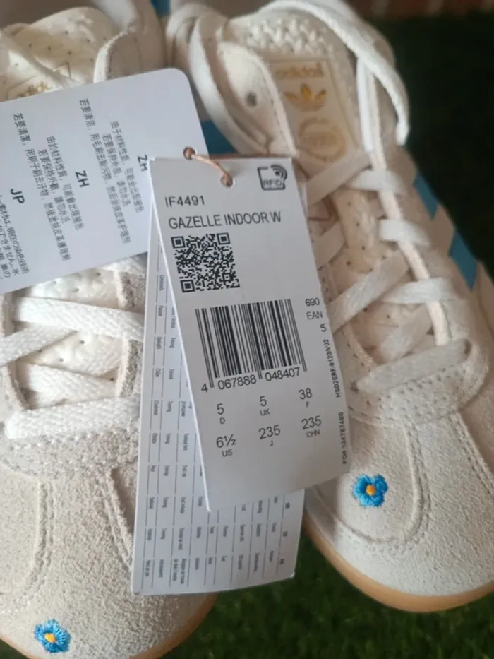 Basket adidas gazelle indoor light blue floral neuve T38 - photo numéro 3