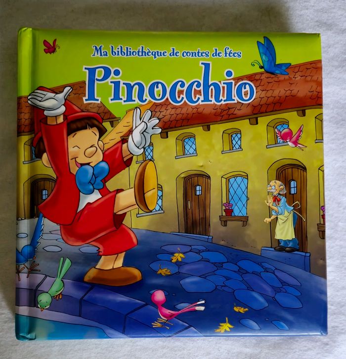 Livre cartonné pinocchio en très bon état