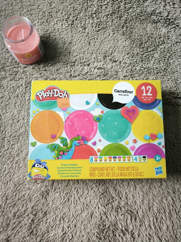 Boite de 12 pots play Doh neuf