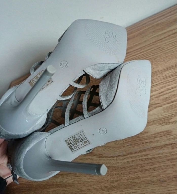 Paire escarpins ouverts gris - photo numéro 2