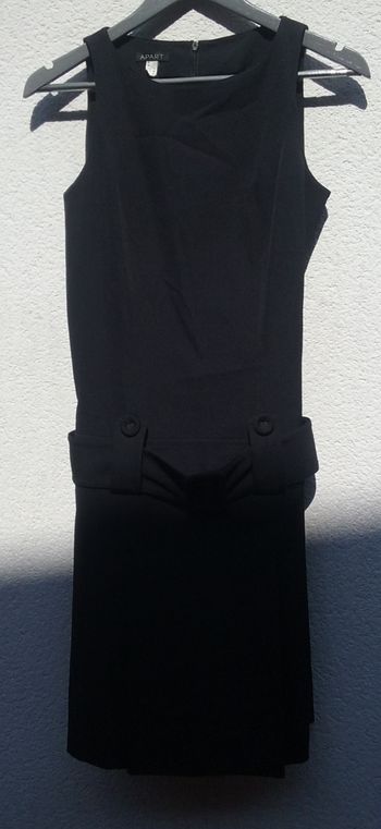 robe noire ceinturée Apart
