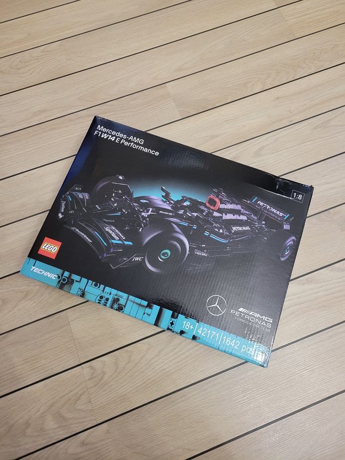 LEGO Technic - Mercedes-AMG F1 W14 E Performance