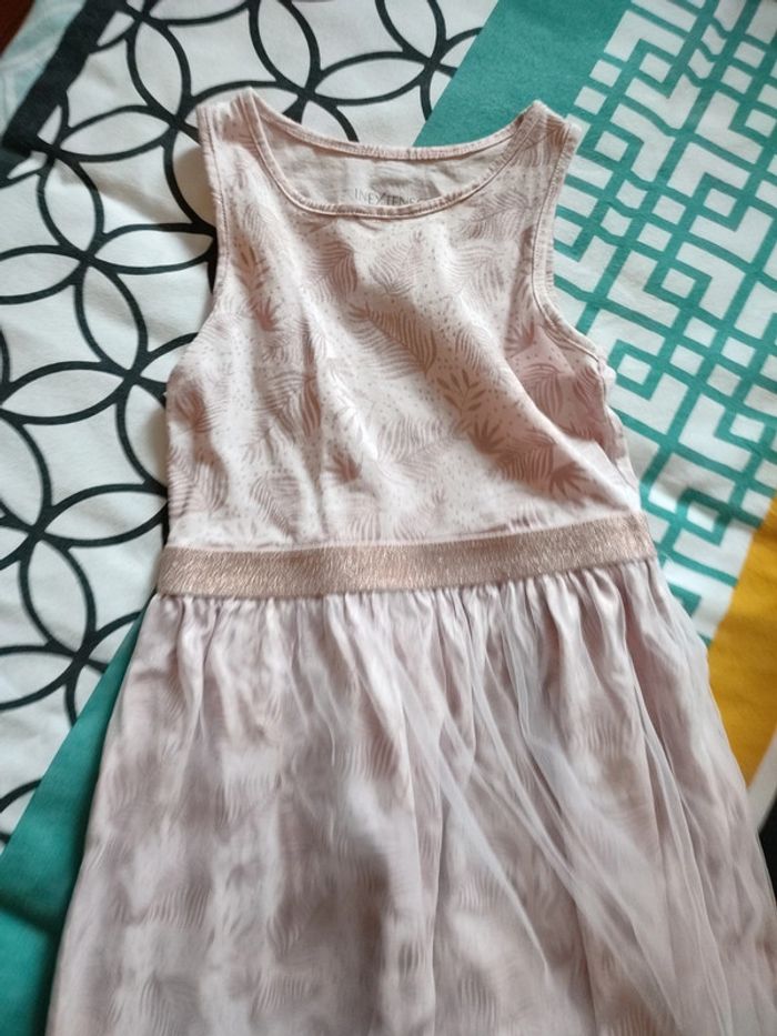 Robe rose pâle taille 5 ans avec tulle sur le bas - photo numéro 3