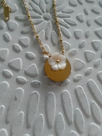 Collier je t'aime et fleur en nacre