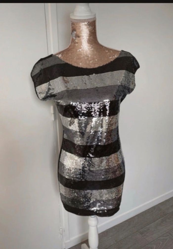 Robe courte de fetes sequins argenté noirs Naf naf S