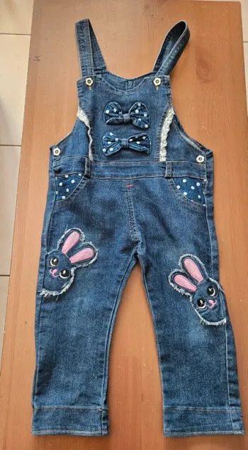 Salopette taille 3/4 ans