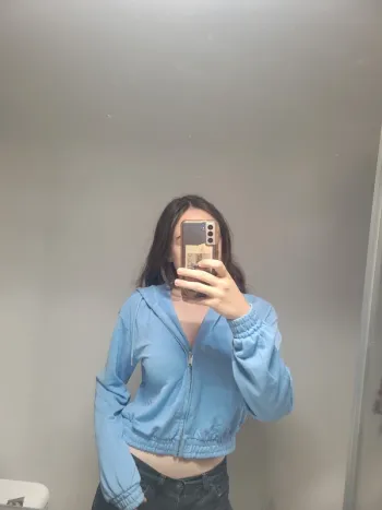 Sweat à capuche court bleu clair H&M