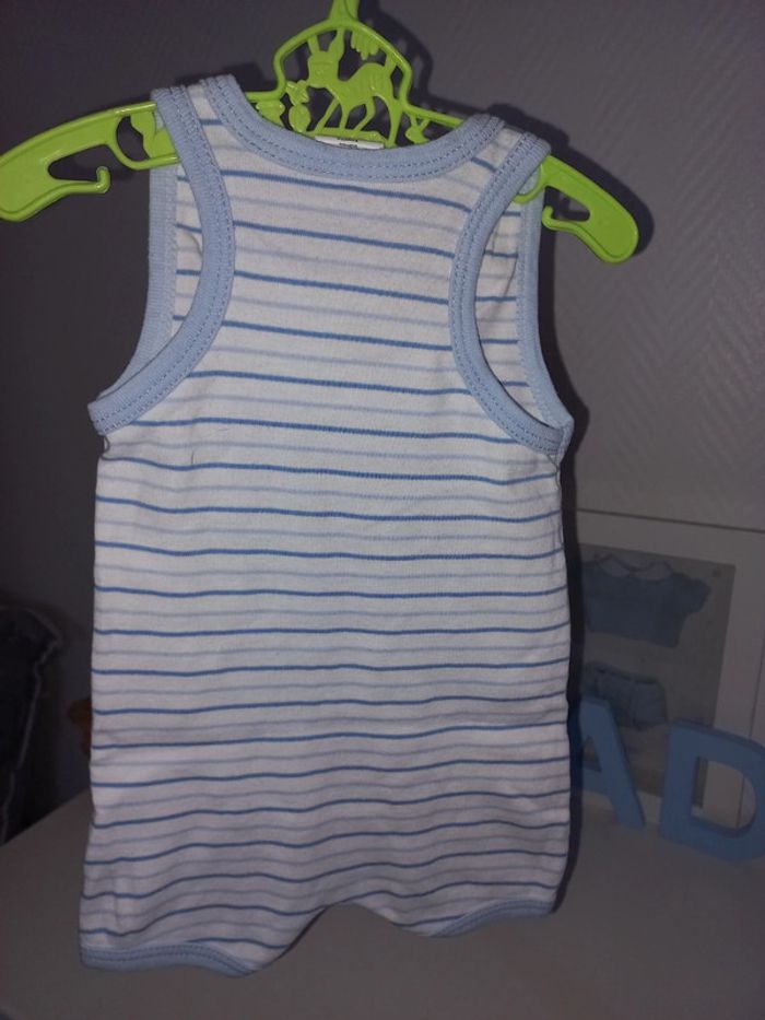 Lot 2 bodies sans manches garçon excellent état taille 6 mois - photo numéro 10