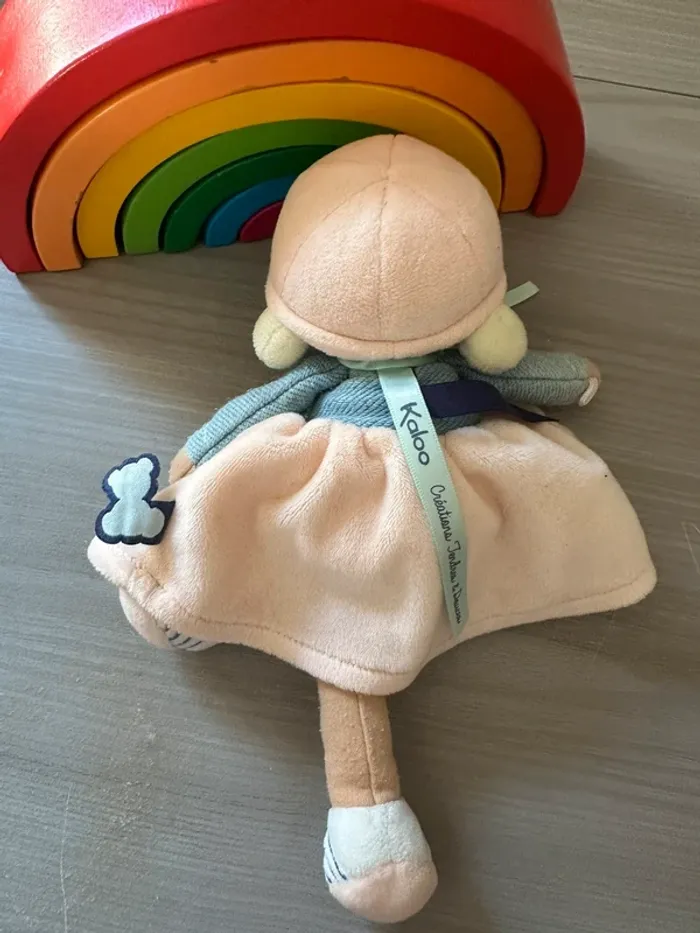 Peluche poupée fille Kaloo Chloé robe beige veste jean - photo numéro 3