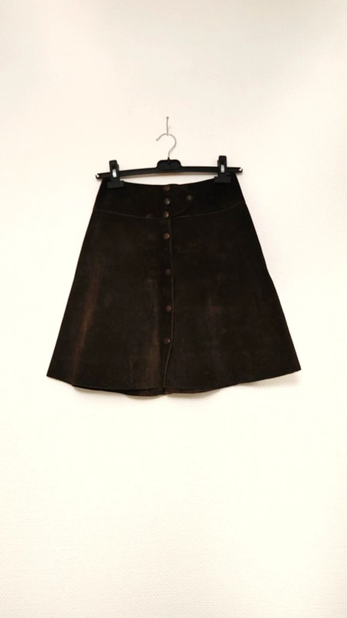 Magnifique mini-jupe en peau daim 100 % cuir bouton coupe trapèze