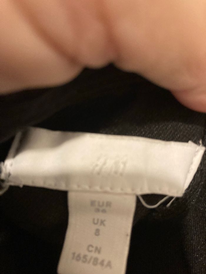 Combinaison H&M – Taille 36/S – Noire avec boutons strass – Très bon état - photo numéro 4