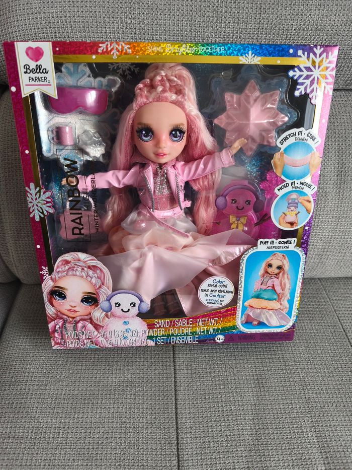 Poupée winter wonderland rainbow Bella neuve - photo numéro 5