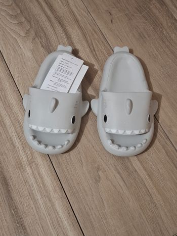 Chaussons requin garçons filles pantoufles antidérapantes enfants bain plage gris