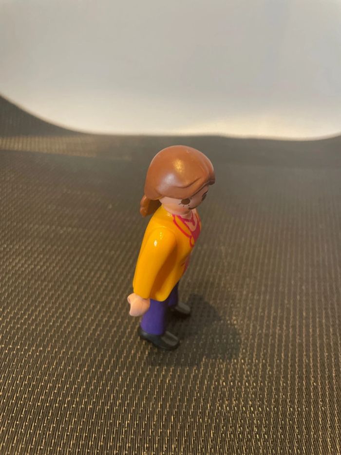 Playmobil figurine femme brune pantalon violet maison 3965 pièces détachées - photo numéro 5