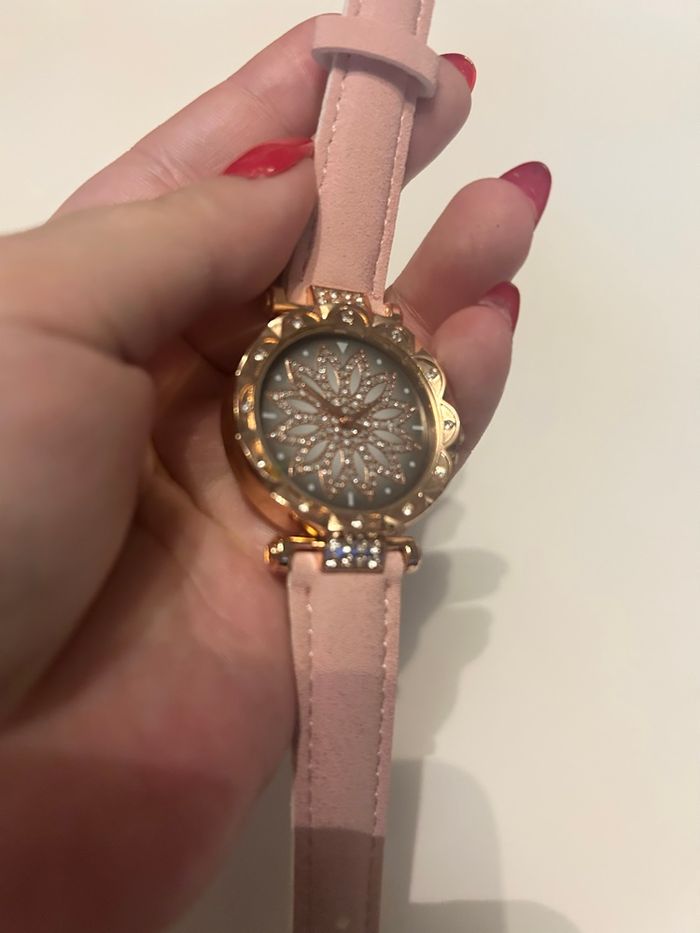 Montre à aiguille NEUVE pour femme couleurs rose et doré - photo numéro 3