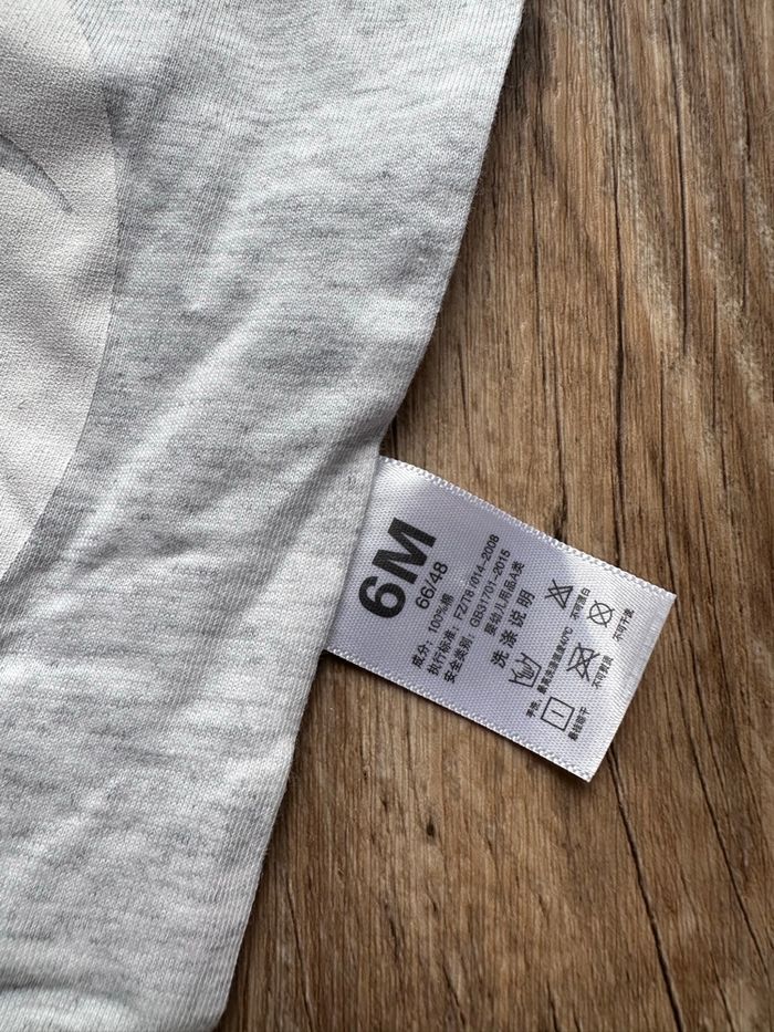 - 4 bodies MC - 6 mois - Très bon état - photo numéro 2