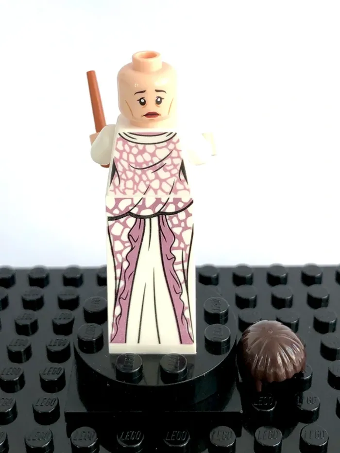 LEGO Harry Potter Goblet of Fire - Mme Olympe Maxime, white dress - photo numéro 3