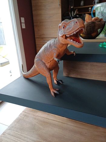 Grand dinosaure trex tyranosaurus