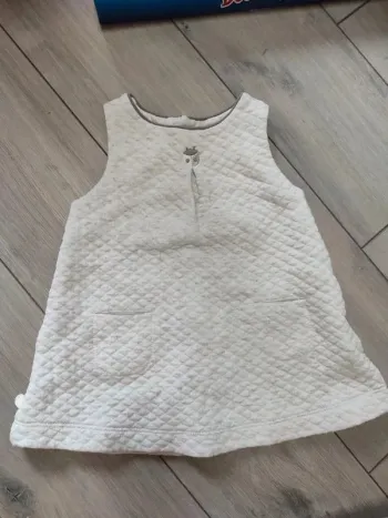 Robe chaude obaidi blanche a paillettes argenté 9 mois