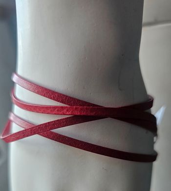 Très yolie bracelet en cuir rouge Marque  Annah Cruz AGT  925 mil