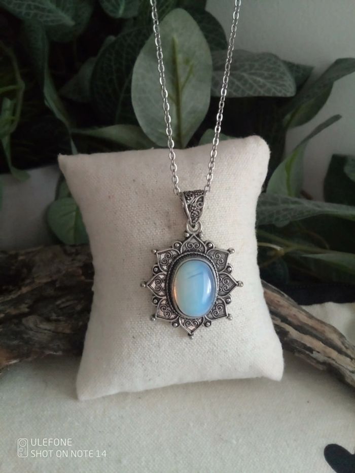 Collier pendentif argenté opaline