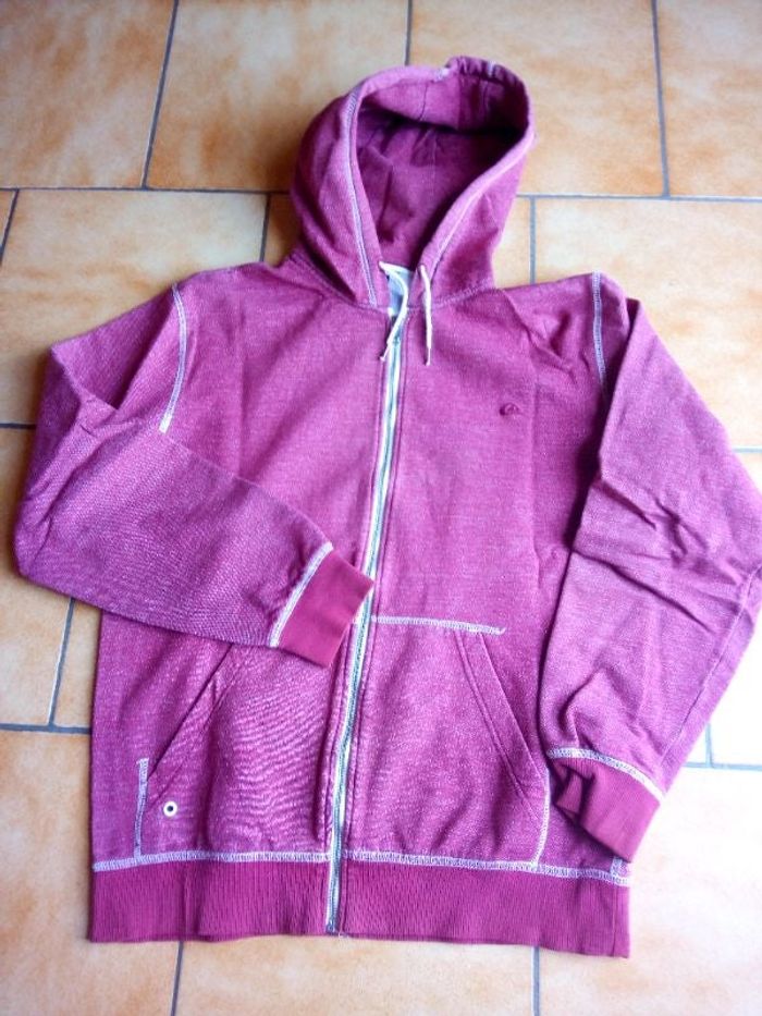 sweat bordeaux zippé à capuche quiksilver taille M