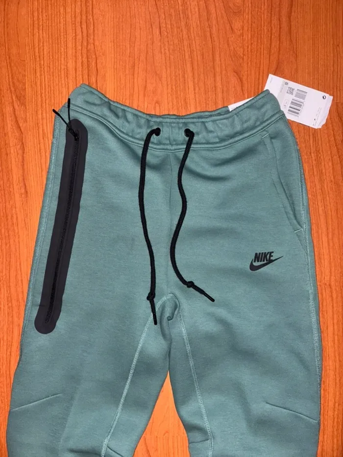 Jogging Nike Tech XS Neuf - photo numéro 2