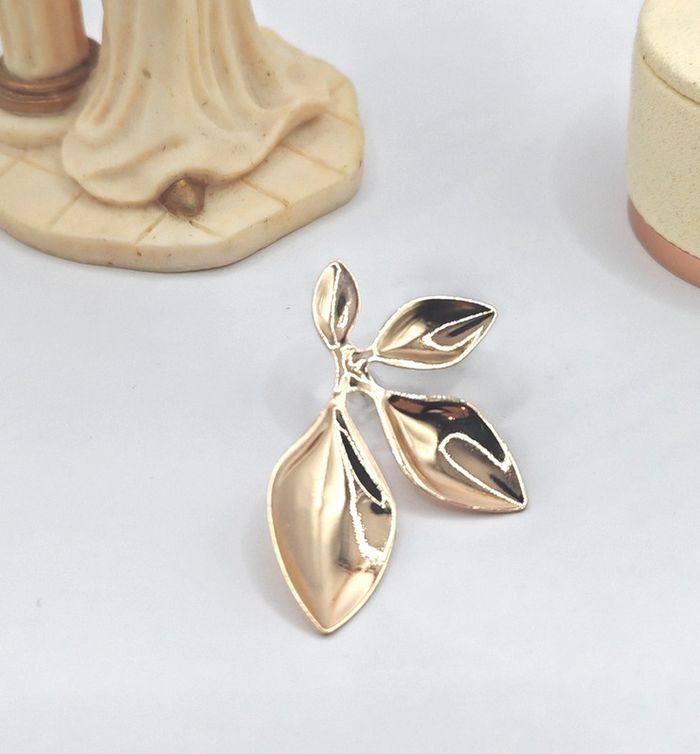 Boucles d'oreilles clous feuille - photo numéro 3
