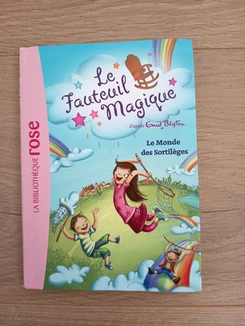 Livre roman enfant, Le fauteuil magique, Le monde des sortilèges, Éditions Hachette Jeunesse