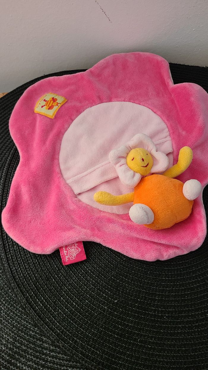 Doudou plat Bibi MOULIN ROTY Louna l'abeille fleur rose poche