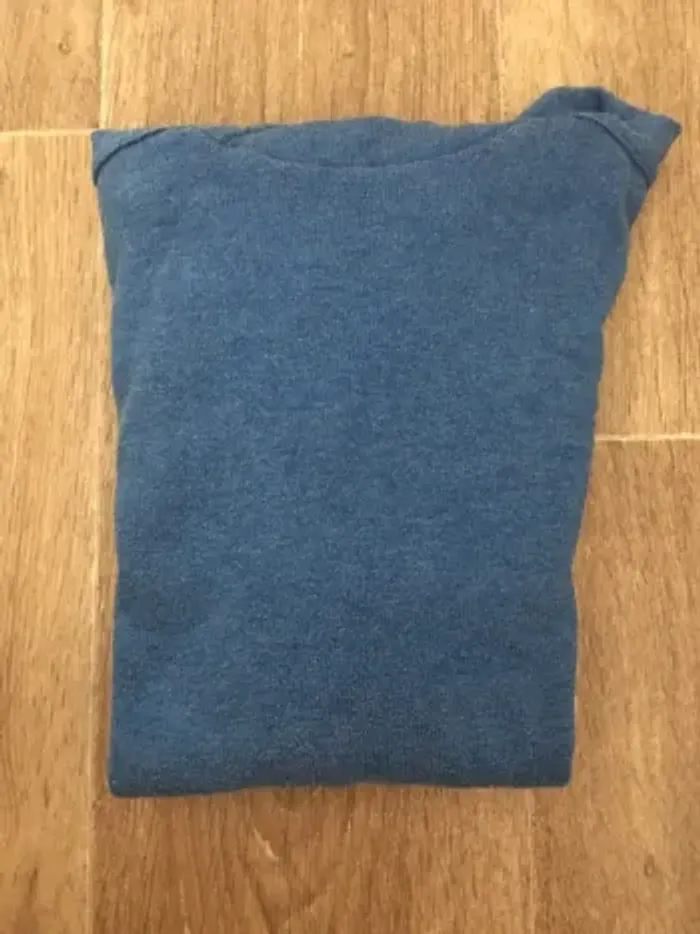 Pull avec un col et une poche bleu 9/10 ans - photo numéro 4