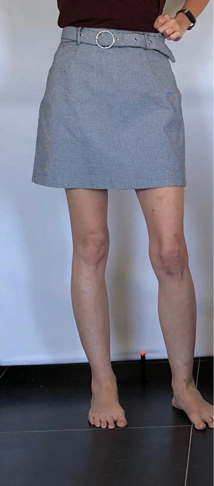 Jupe grise motif pied de poule avec ceinture Divided comme neuve 36 - photo numéro 6