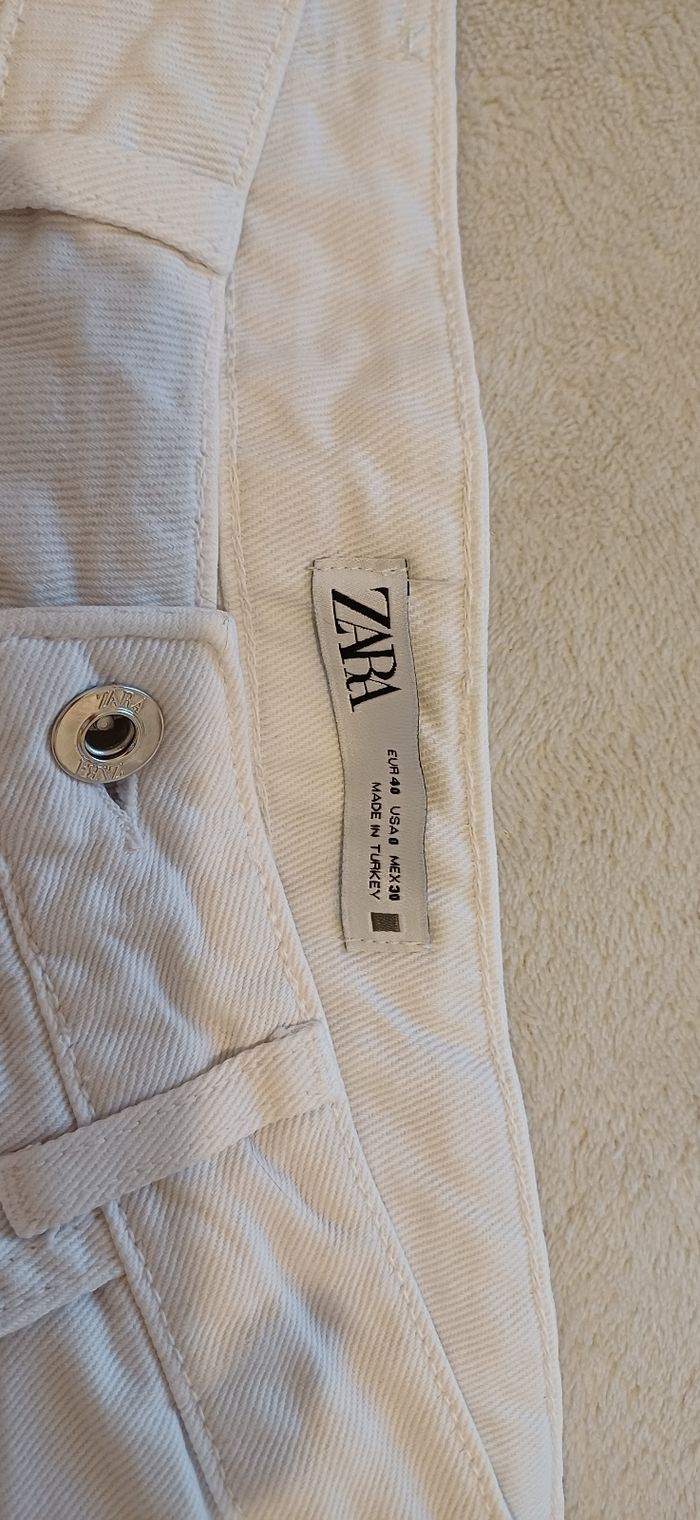 Pantalon femme , trous un peut élargie - photo numéro 3