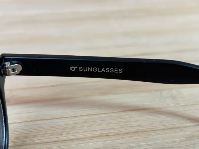 Paire de lunettes de soleil P*6 - photo numéro 11