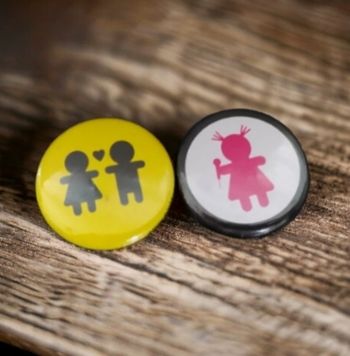 Lot 2 pin's personnage rose et jaune