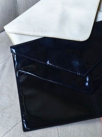 Lot de 2 pochettes "enveloppe" en cuir véritable (cuir lisse & cuir verni) - La Bagagerie