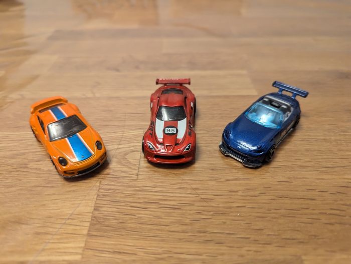 Lot 64 de 3 voitures de sport Hot Wheels - photo numéro 2