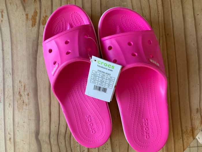 Crocs BAYALAND SLIDE  Electric Pink 42-43  Taille US M9/W11 - photo numéro 2