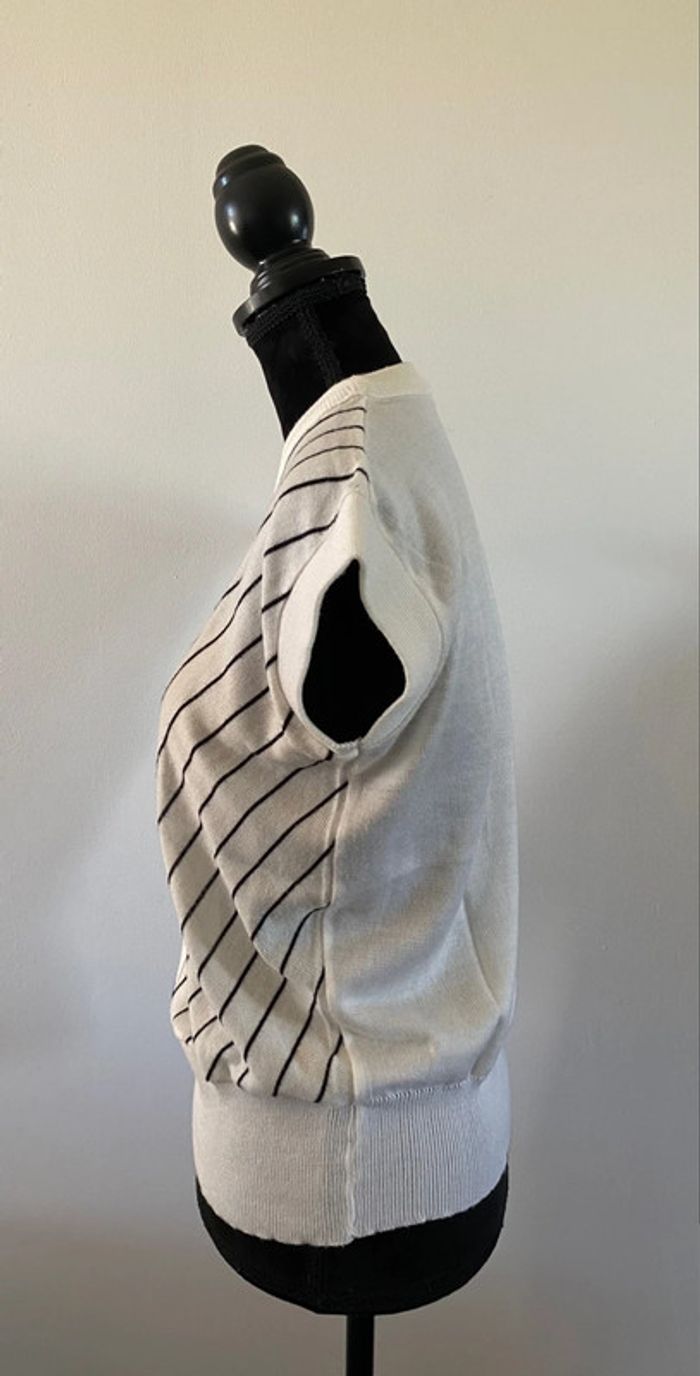 Tee shirt débardeur vintage en maille blanc avec rayures asymétriques noires taille S - photo numéro 3