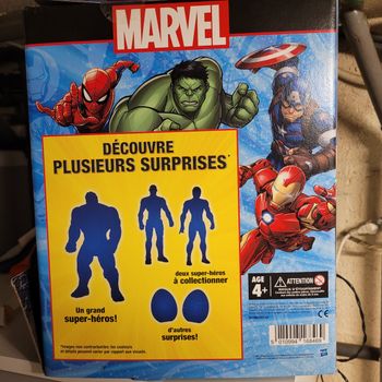 Gros oeuf marvel neuf avec figurine et surprise à l'intérieur 