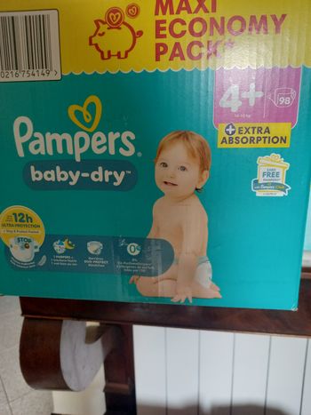 Pampers 98 couches taille 4+