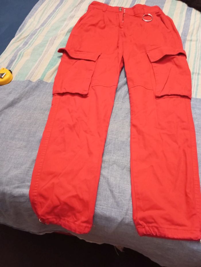 Pantalon taille haute  cargo Bershka comme Neuf taille 34 - photo numéro 2