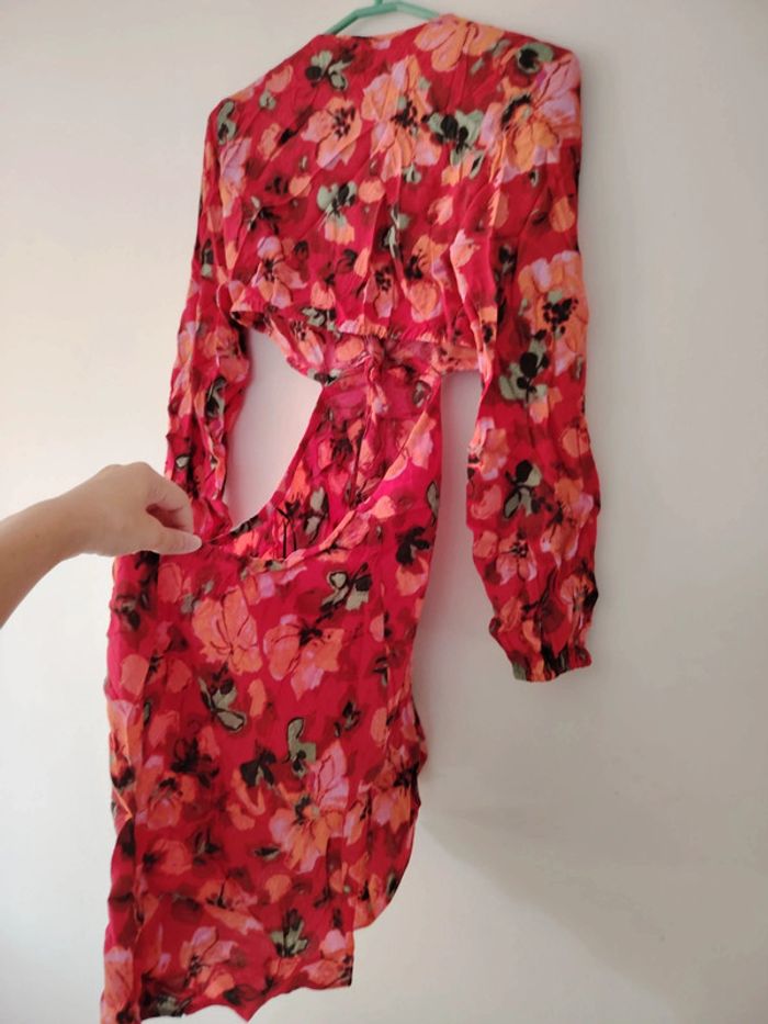 Robe neuve avec étiquette - photo numéro 3