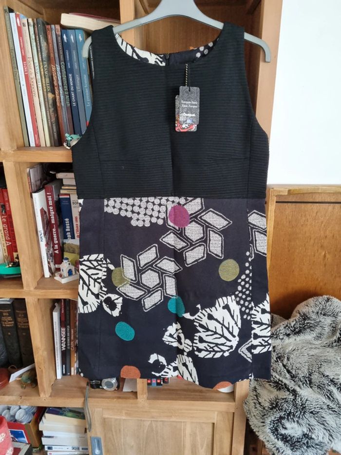 Très  belle robe chic Desigual taille 46