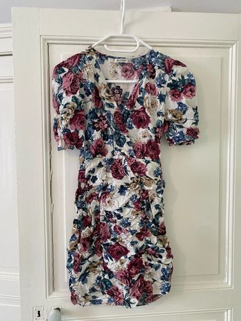 Robe courte fleurie M stradivarius