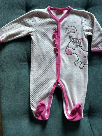 Très beau pyjama tissaia 9 mois