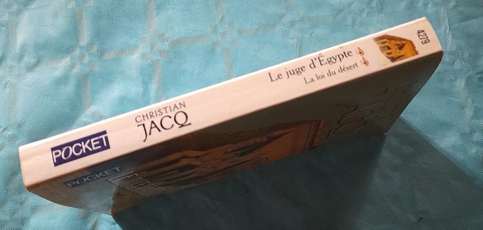 Le juge d'Egypte T2 La loi du désert de Christian Jacq Ed. Pocket - photo numéro 3