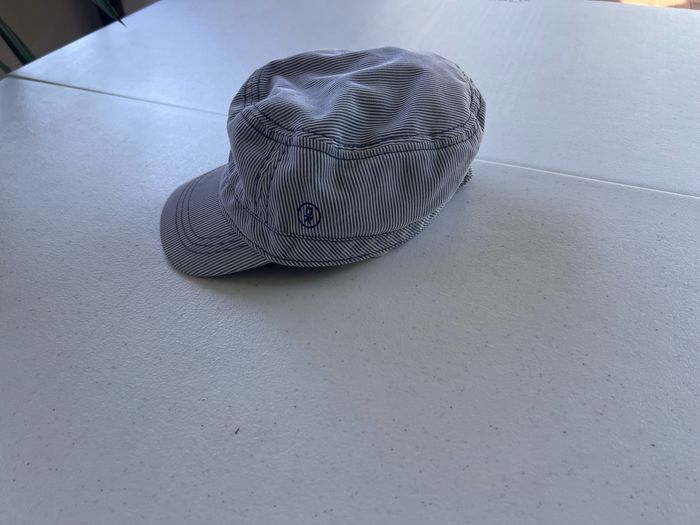 Casquette marinière Obaibi  Taille 2/3 ans Très bon état   Prix sur les lots                #bebefille6mois   #bebegarcon #naissance #naissancegarcon #nourrisson #maternité #sacfemme #grossesse #ensemblebebe #prixnegociable #prixlots #chauffebiberon  - photo numéro 3