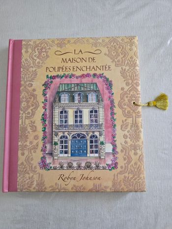 Livre la poupée  de maison enchantée